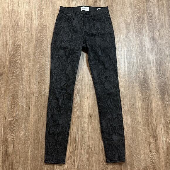 FRAME Skinny Mid Rise Black Python Print Jeans Size 26 - Picture 2 of 7